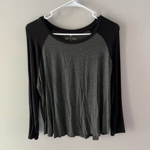 American Eagle Outfitters Black and Gray Long Sleeve Tee